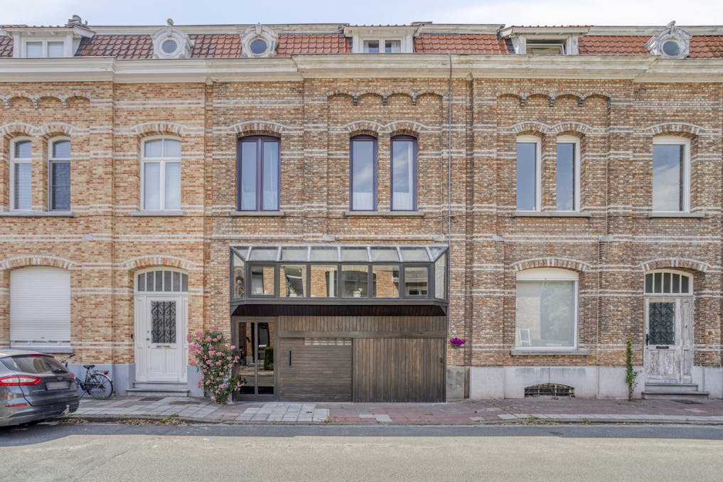 Charmant huis met 5 slaapkamers en garage in Assebroek