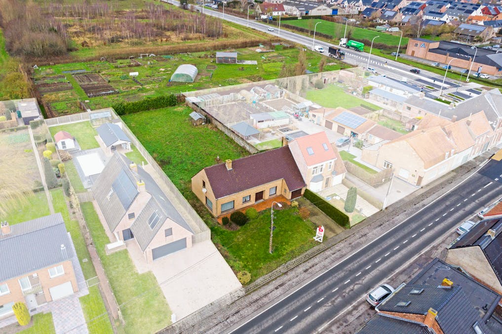 Leuk huis met potentieel te koop in de Abeelseweg in Poperinge