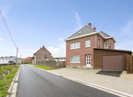 Huis met magazijn te koop in het rustige Roborst-Zwalm