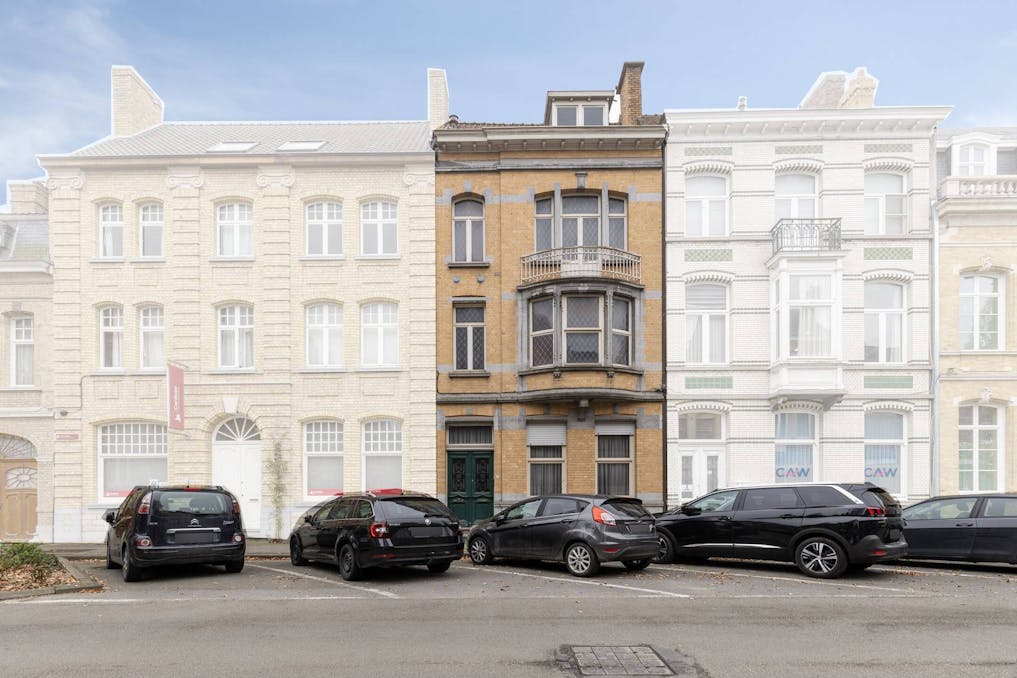 Authentieke herenwoning te koop in Ieper