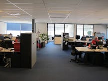 Kantoren (1.200 m²) met goede zichtbaarheid vanaf E40 te Melle