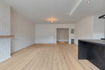 Prachtig gerenoveerd appartement met parking te Deurne!