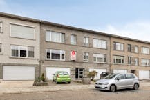 Prachtig gerenoveerd appartement met parking te Deurne!