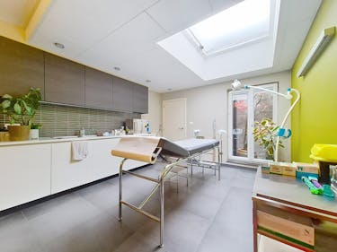 Praktijkruimte (ca. 100 m²) gelegen nabij Dok Noord in Gent