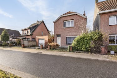 Te renoveren woning te koop vlabkij centrum van Kalmthout!