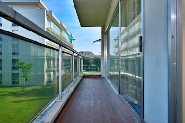 Instapklaar hoekappartement met ruim terras nabij Brugge centrum 