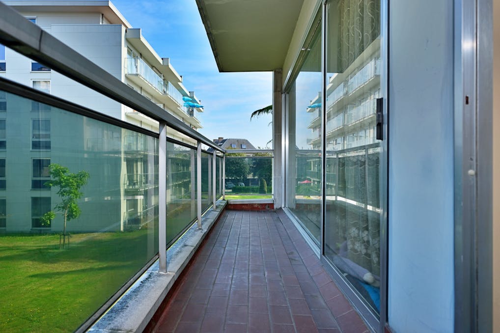 Instapklaar hoekappartement met ruim terras nabij Brugge centrum 