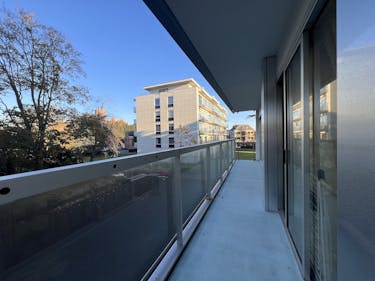 Instapklaar hoekappartement met ruim terras nabij Brugge centrum