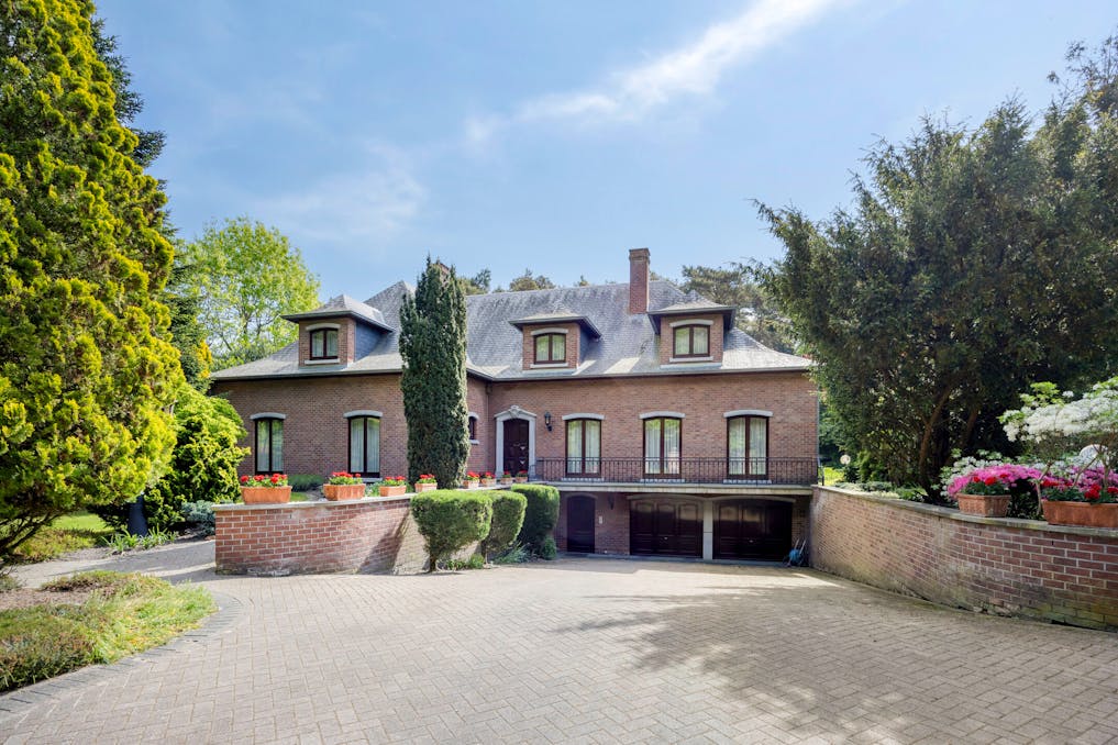 Charmante villa sur un vaste terrain boisé à Maasmechelen