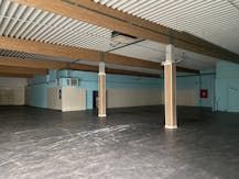 Baanwinkel te huur van ca. 900 m² langs Brugsesteenweg te Roeselare