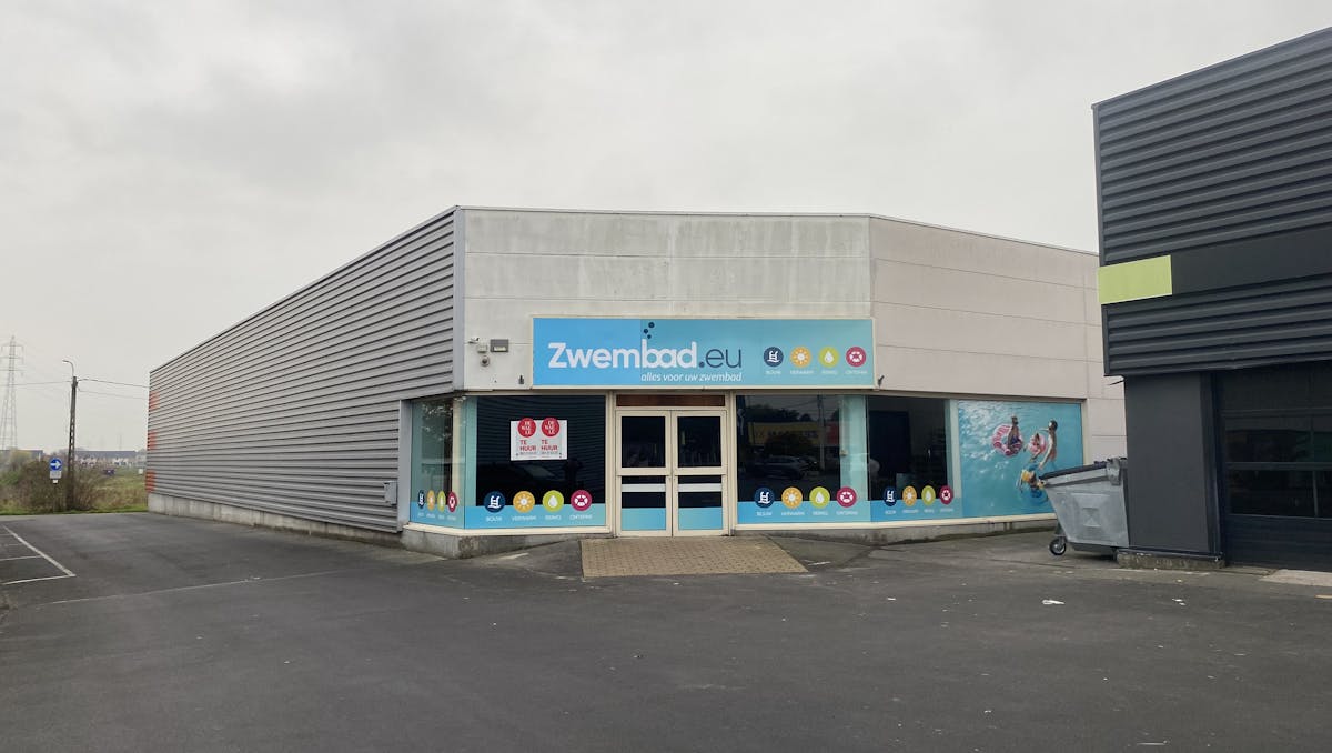 Baanwinkel for rent of approx. 900 m² along Brugsesteenweg in Roeselare