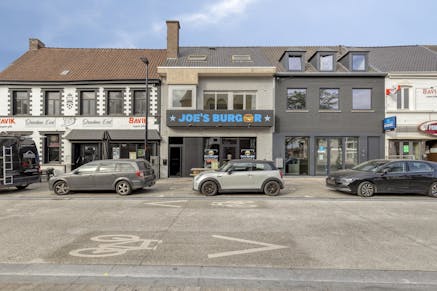 Handelspand met woonst te koop Kuurne
