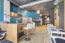 Handelszaak met duplex appartement te koop in hartje Kuurne