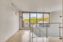 Handelszaak met duplex appartement te koop in hartje Kuurne