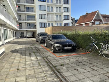 Parking op toplocatie ! 