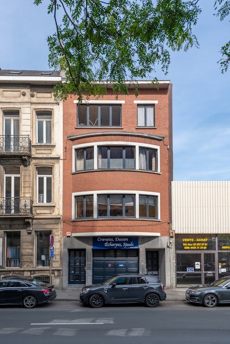 Gemengd gebouw nabij Zuidstation met vergunning