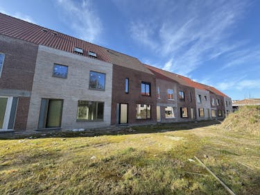 Nieuwbouwwoning met 3 slaapkamers op centrale maar rustige ligging te koop te Kortrijk.