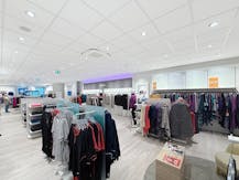 Handelspand van ca. 400 m² te huur in centrum Kortrijk