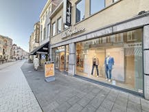 Handelspand van ca. 400 m² te huur in centrum Kortrijk