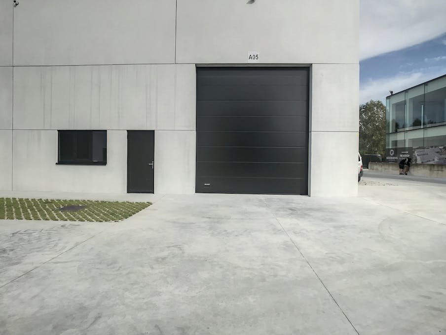 Verhuurde KMO-unit van ca. 225 m² te koop in Beveren-Leie