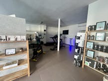 Kantoor/ winkel (262 m²) te Oostkamp met mooie visibiliteit.