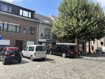 Handelspand met woonst te koop in centrum Brecht!