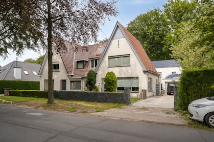 Magazijn met woonst te koop Assebroek