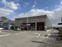 Magazijn (ca. 995 m²) met rolbrug te huur Zulte