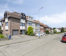 Veelzijdig huis met garage op toplocatie in Strombeek-Bever