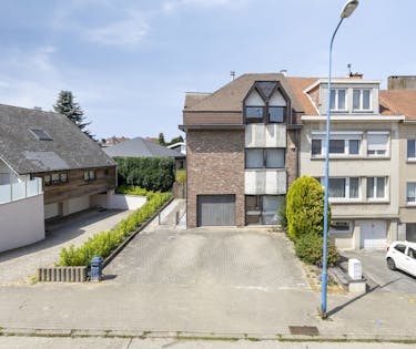 Veelzijdig huis met garage op toplocatie in Strombeek-Bever