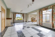 Statig te renoveren villa te koop met zwembad nabij Brugge 