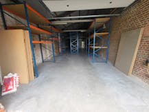 Pop-up magazijn te huur in Aartrijke.