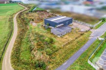 Unieke Combinatie: loods met casco woning te koop op Europark. 