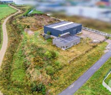 Unieke Combinatie: loods met casco woning te koop op Europark.