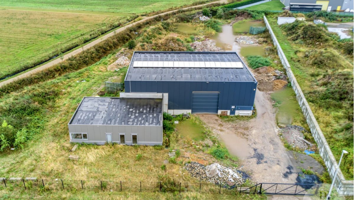 Unieke Combinatie: loods met casco woning te koop op Europark.