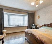 Centrumwoning met handelsruimte te koop in Beveren-Leie