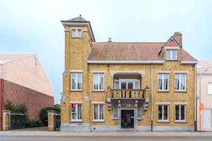 Huis met magazijn verkocht Langemark