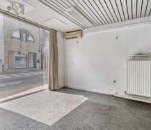 Handelspand met woonst te koop in centrum Roeselare