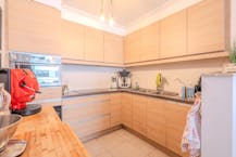 Instapklaar 2-slaapkamerappartement met terras in Oostende