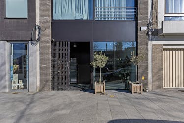 Ruim handelsgelijkvloers (ca 96m²) te koop centrum Antwerpen