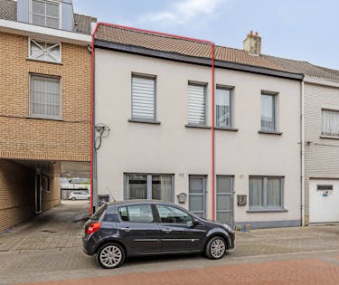Te renoveren huis met tuin te koop in Kontich