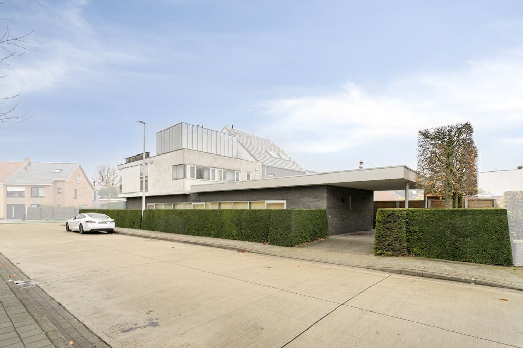 Kantoor met woonst te koop in Sint-Michiels (380 m²)