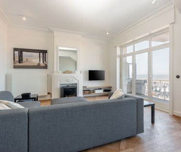 Uniek, historisch en ruim appartement te koop op de zeedijk