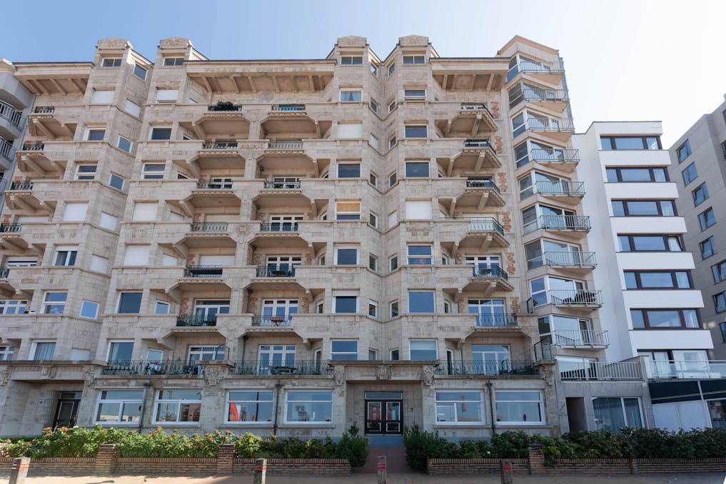 Uniek, historisch en ruim appartement te koop op de zeedijk 