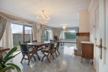 Single-storey villa on a plot of no less than 2,342m²