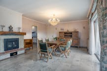 Single-storey villa on a plot of no less than 2,342m²