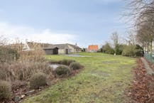 Single-storey villa on a plot of no less than 2,342m²