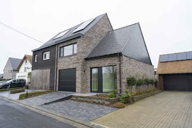 Recente woning met 3 kamers, terras en garage in Elverdinge