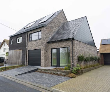 Recente woning met 3 kamers, terras en garage in Elverdinge