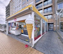 Handelspand met frontaal zeezicht in Blankenberge (82m²)